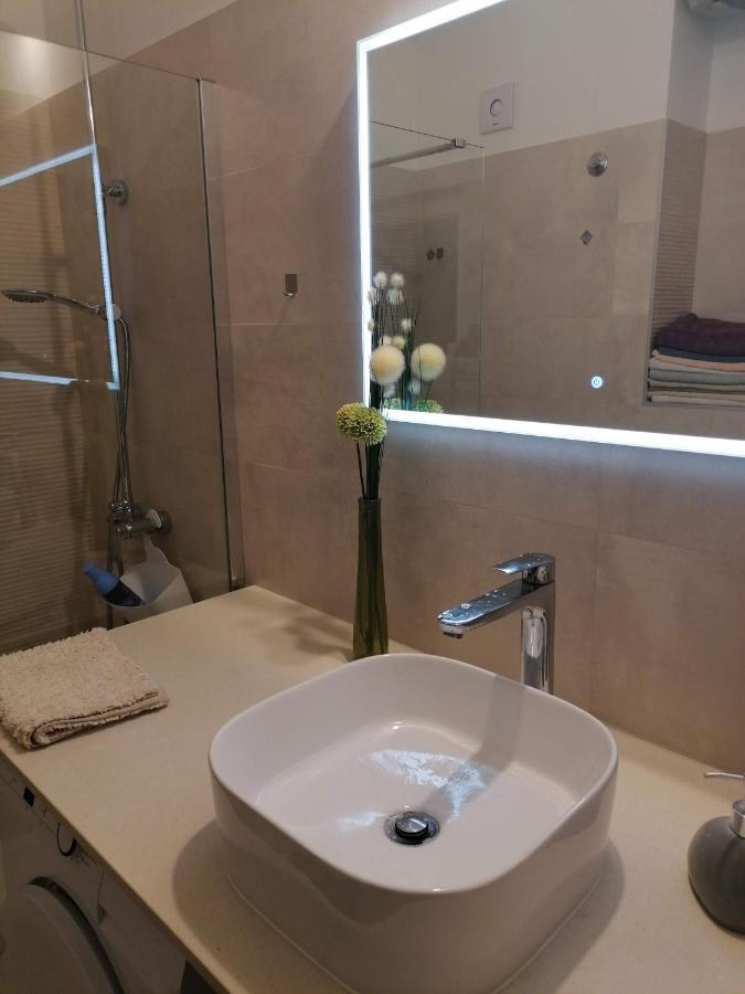 Geek Apartment Omis Luaran gambar