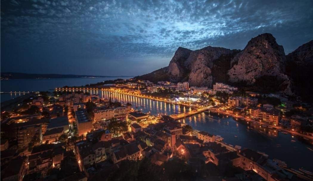 Geek Apartment Omis Luaran gambar