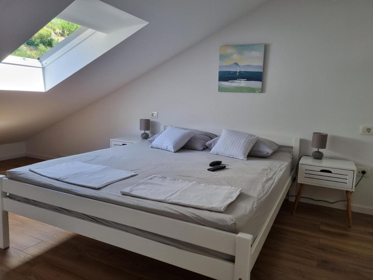 Geek Apartment Omis Luaran gambar