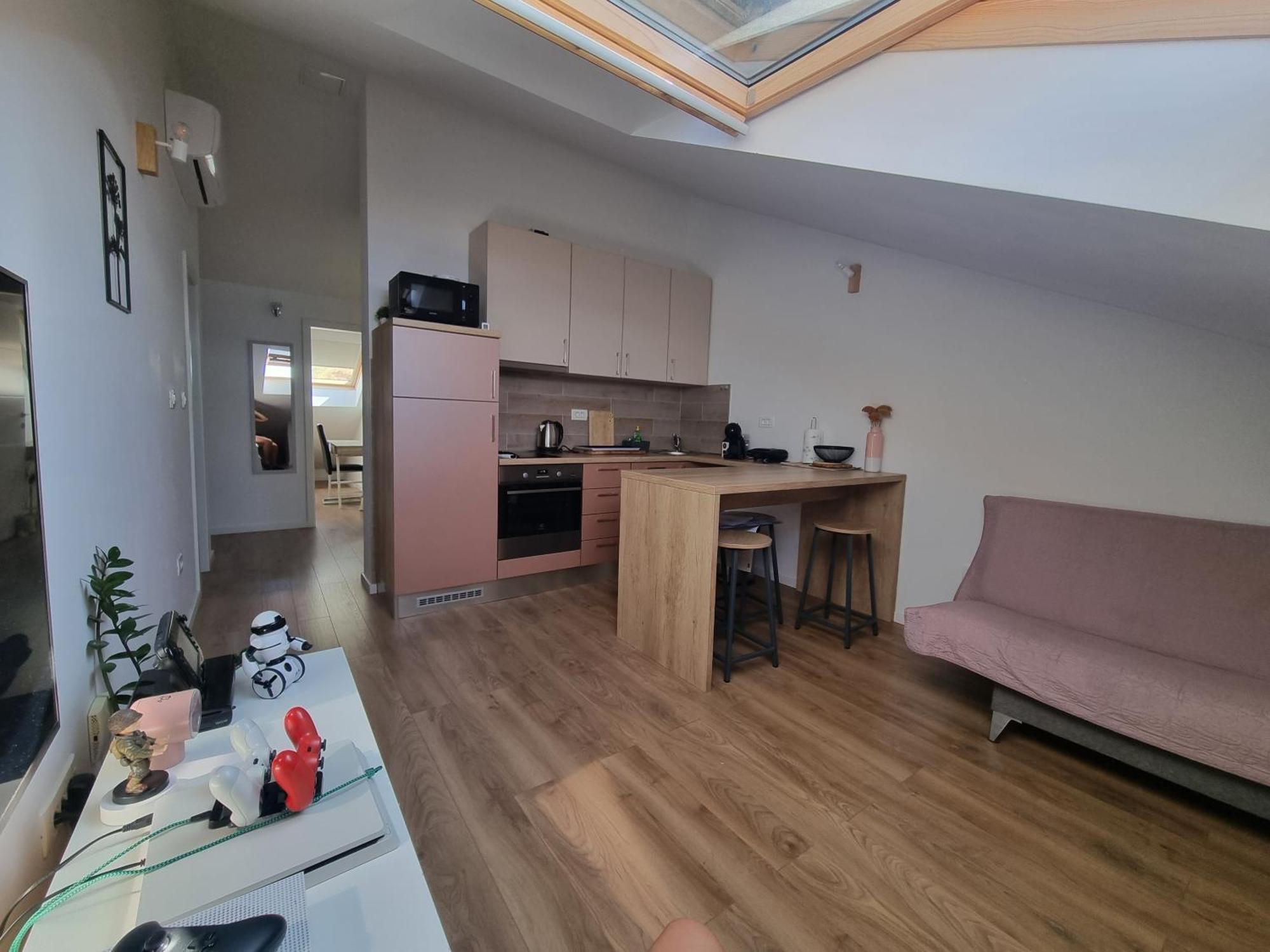 Geek Apartment Omis Luaran gambar