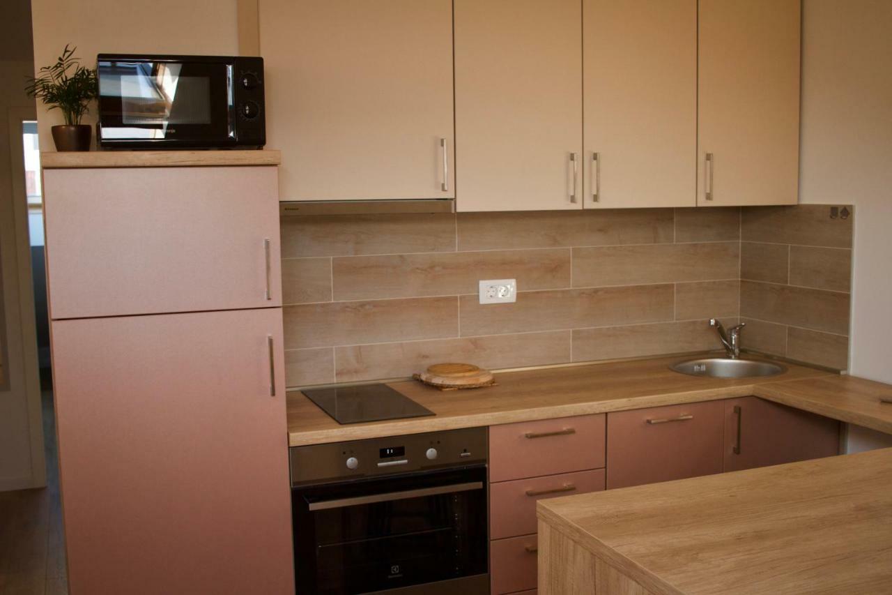 Geek Apartment Omis Luaran gambar