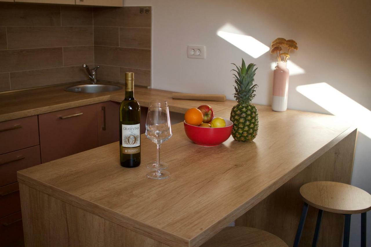 Geek Apartment Omis Luaran gambar